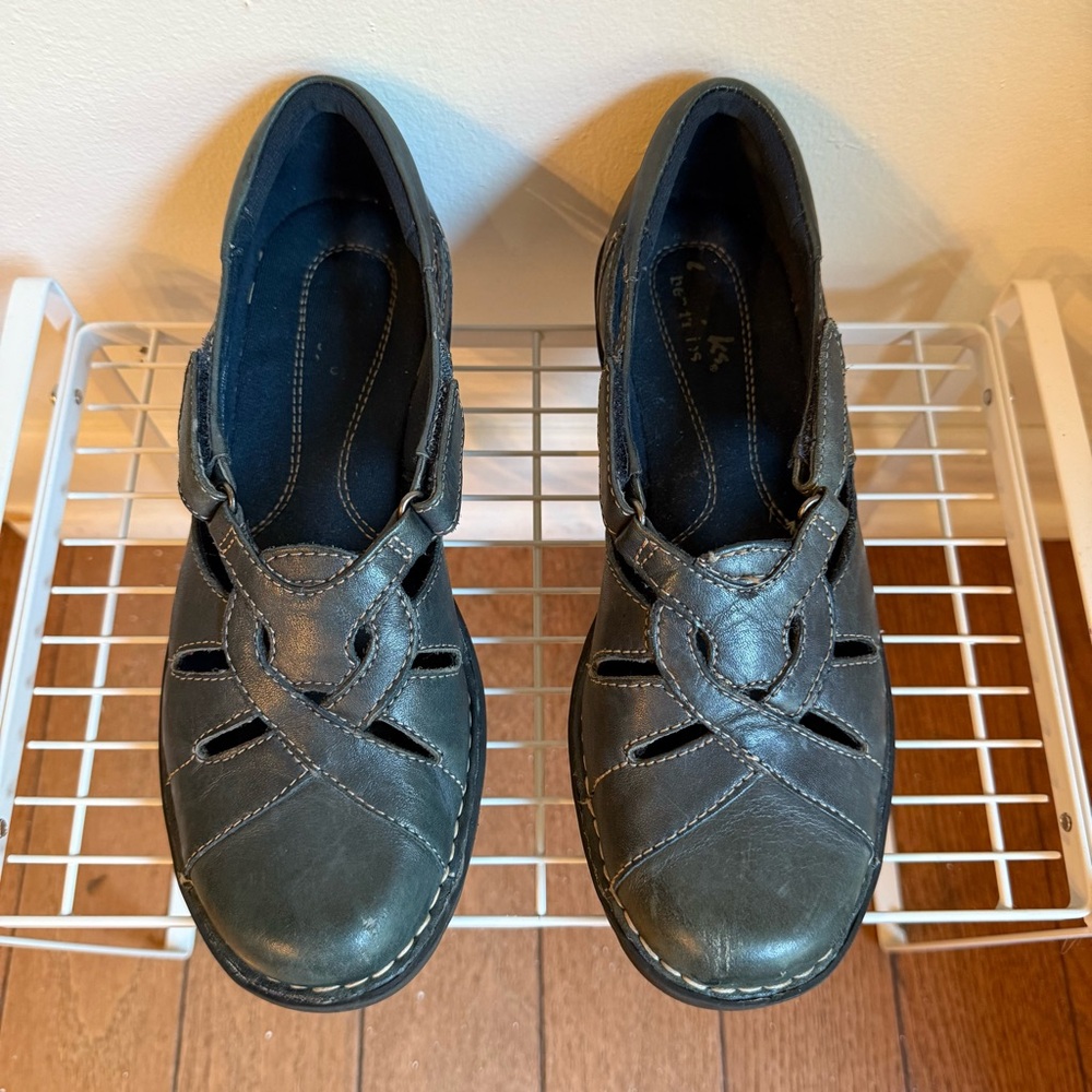Clarks Bendables Leather Slip on Casual Shoes Women’s Size 6.5 Navy 39335